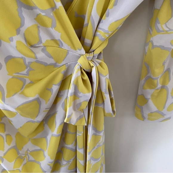 A Pea in the Pod wrap dress - Picture 5 of 6